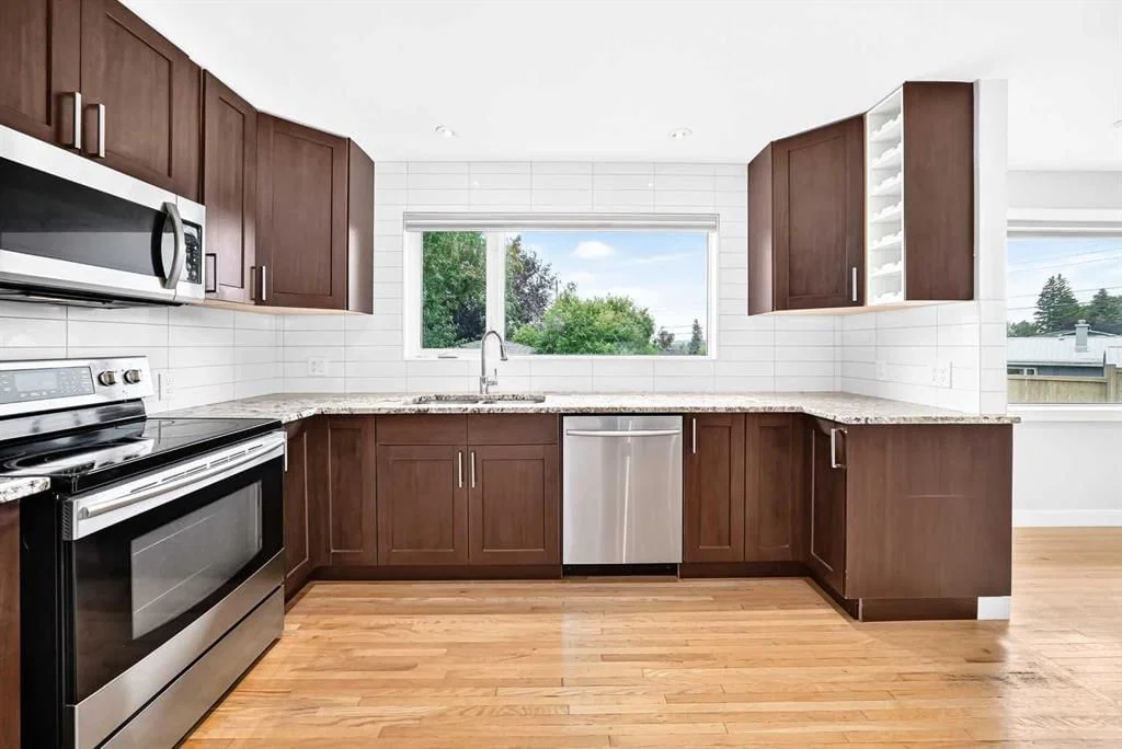 173 Cornwallis Drive NW, Calgary — photo 5 of 47