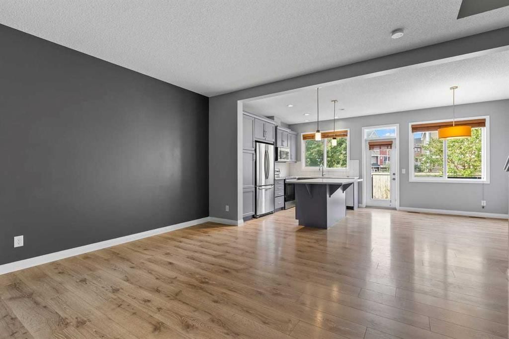 14 Kingfisher Crescent SE, Airdrie — photo 5 of 40
