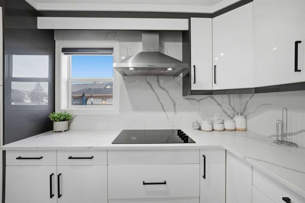 7916 Martha's Haven Park NE, Calgary — photo 3 of 49