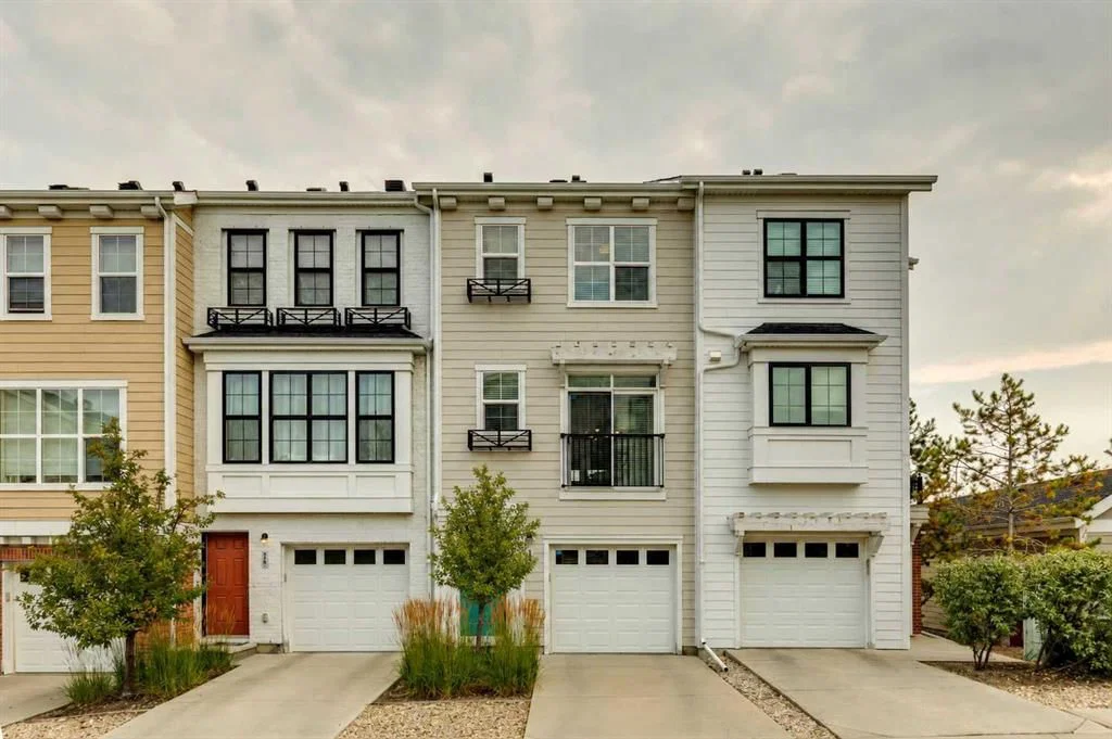 206 Nolanfield Villas NW, Calgary — main listing photo
