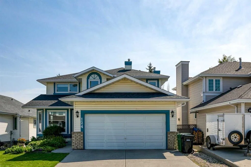 124 Schubert Hill NW, Calgary — main listing photo