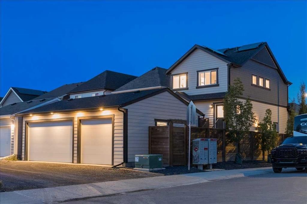 199 Magnolia Way SE, Calgary — main listing photo