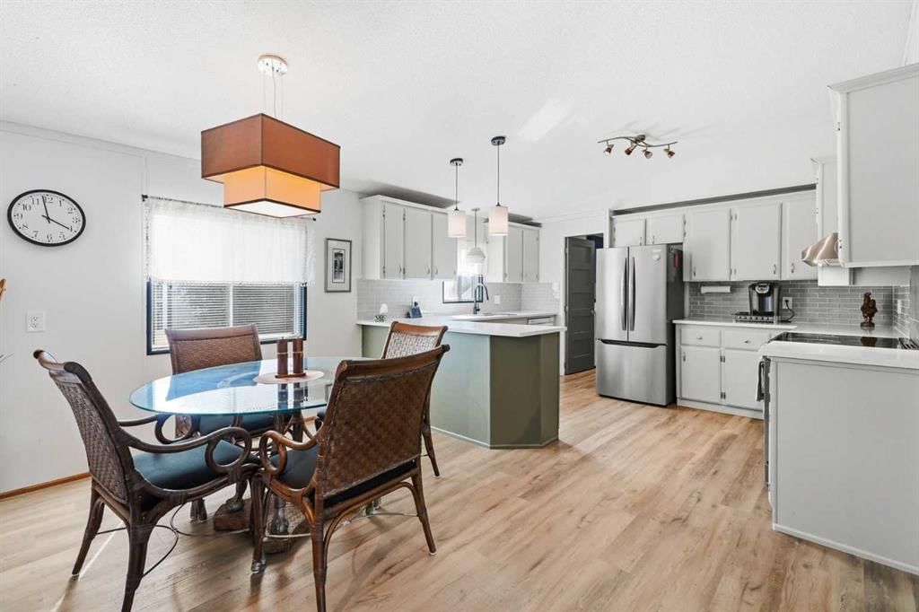 359 Burroughs Circle NE, Calgary — photo 3 of 31
