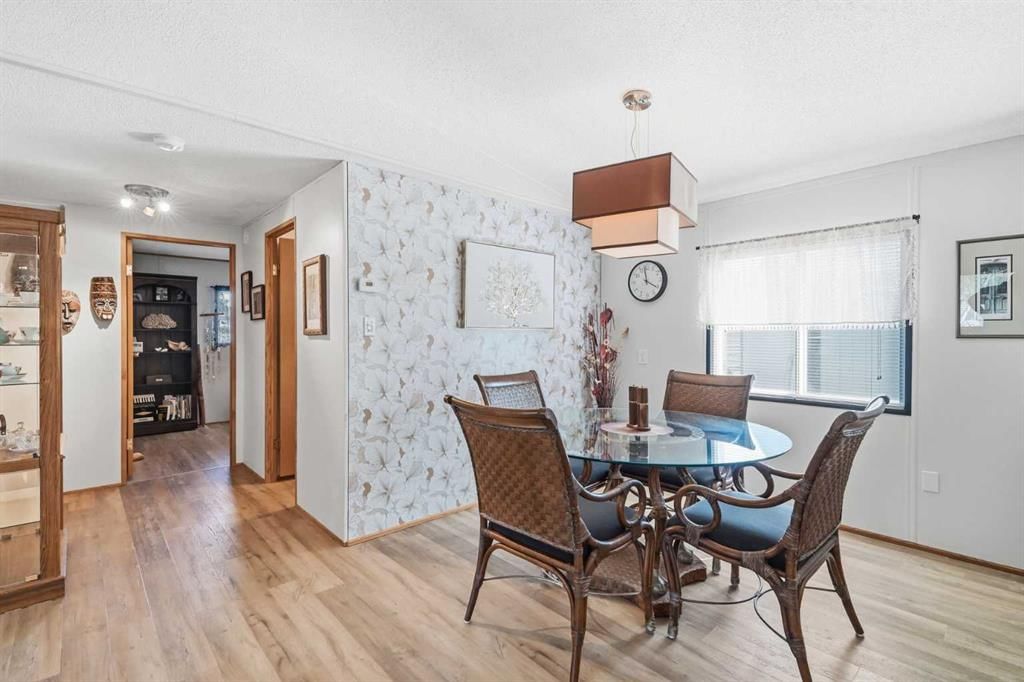 359 Burroughs Circle NE, Calgary — photo 4 of 31