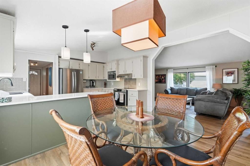 359 Burroughs Circle NE, Calgary — photo 5 of 31