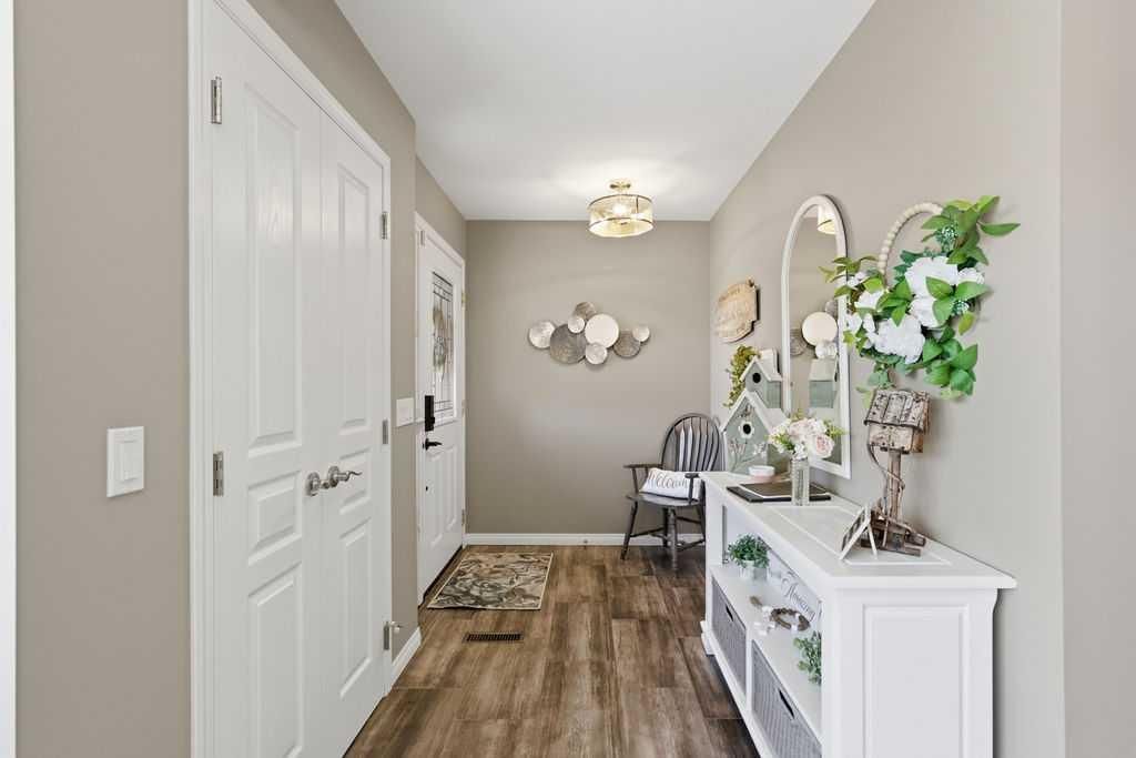 428 Parkridge Rise SE, Calgary — photo 3 of 49