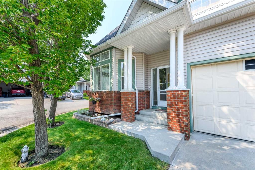 25 Prestwick Pond Terrace SE, Calgary — photo 4 of 33