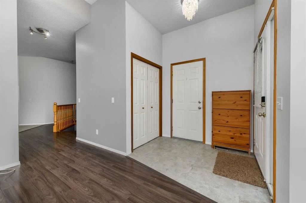 25 Prestwick Pond Terrace SE, Calgary — photo 5 of 33