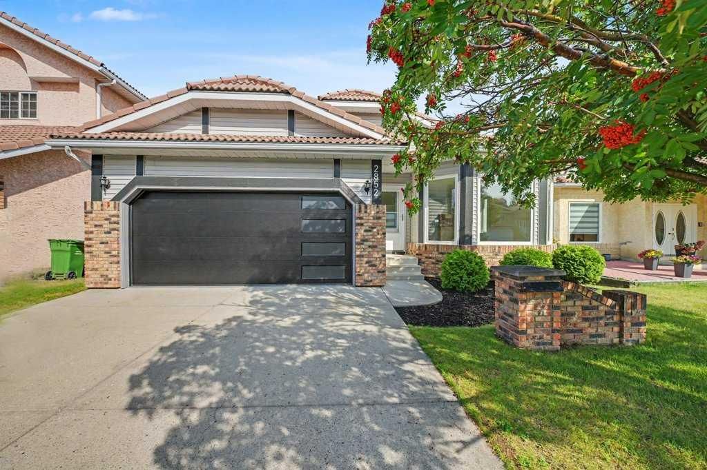 2852 Signal Hill Drive SW, Calgary — photo 4 of 47