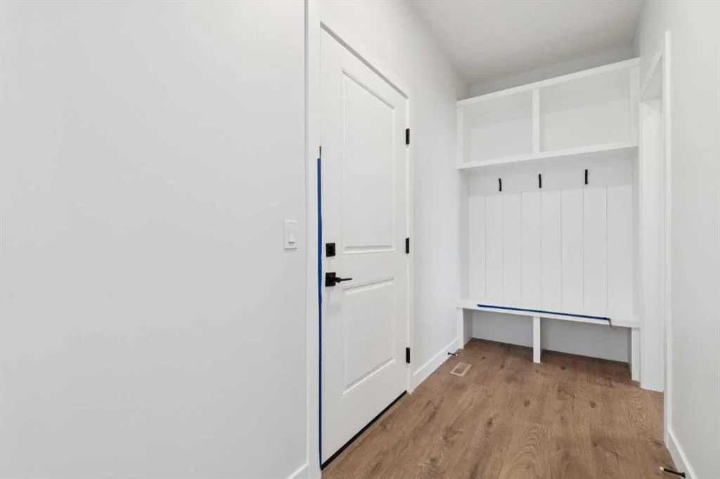 462 Bighorn Avenue SW, Calgary — photo 3 of 36