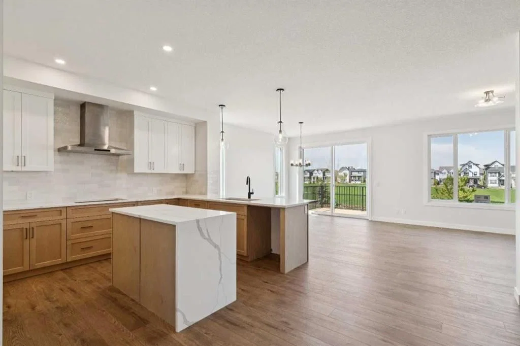 462 Bighorn Avenue SW, Calgary — photo 5 of 36