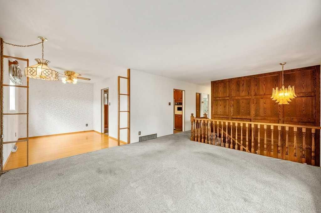 4515 Norquay Drive NW, Calgary — photo 4 of 50