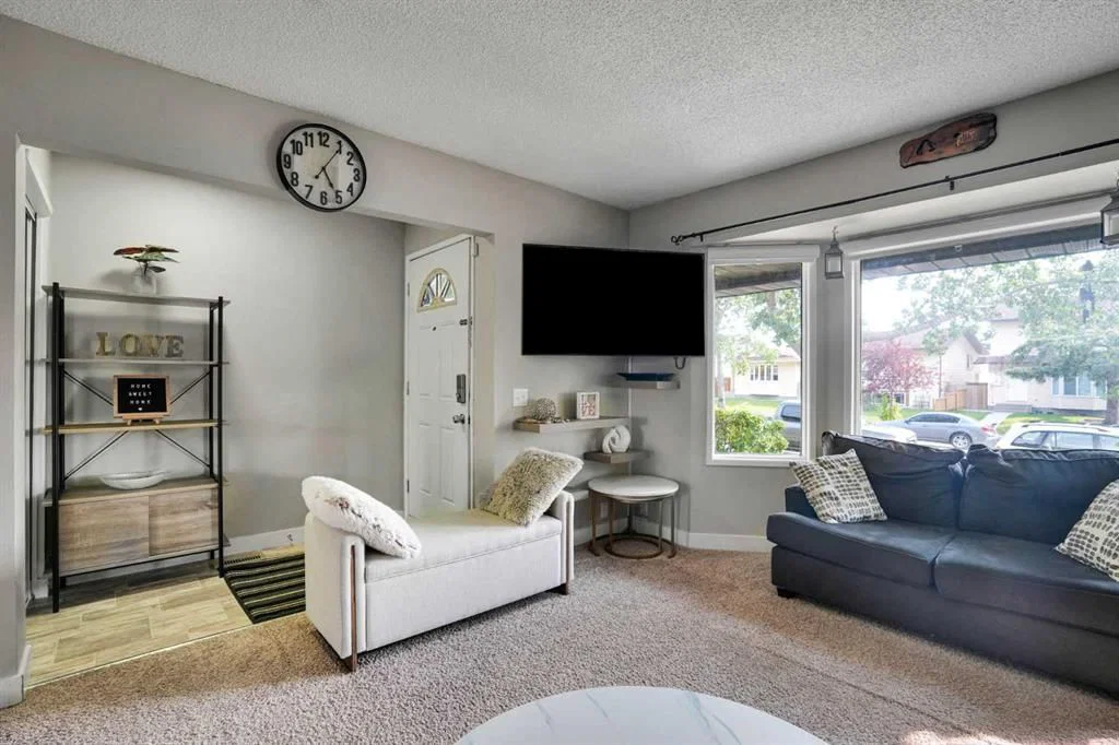 5620 Temple Drive NE, Calgary — photo 3 of 35