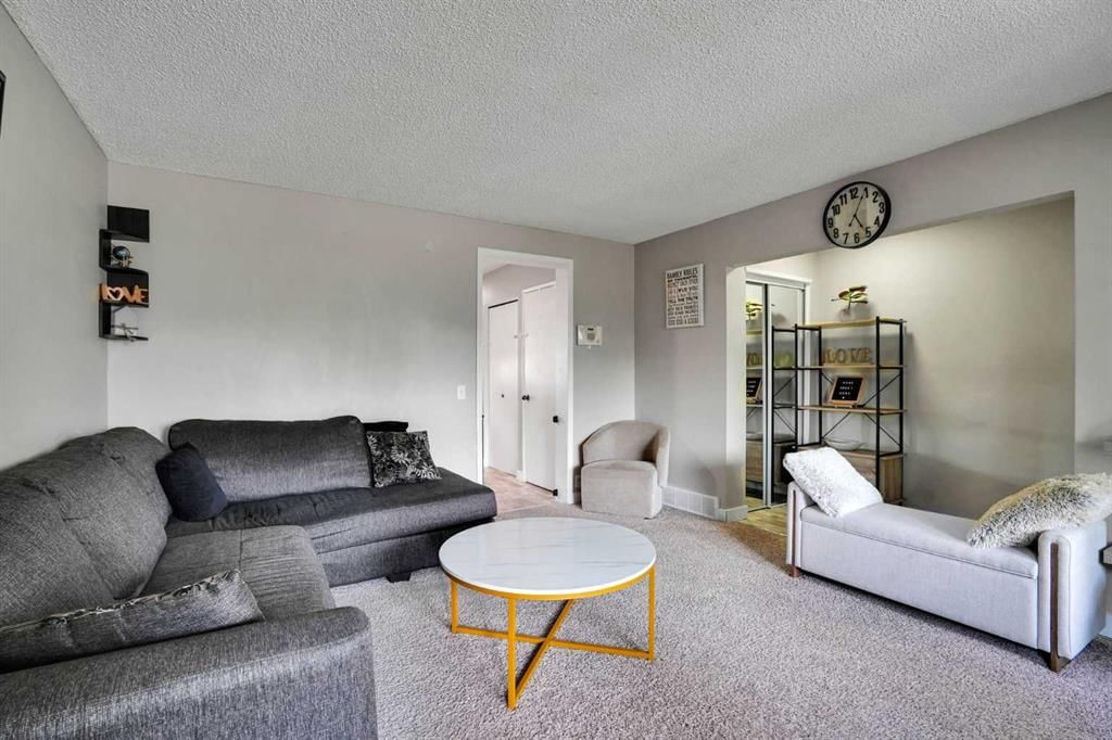 5620 Temple Drive NE, Calgary — photo 4 of 35