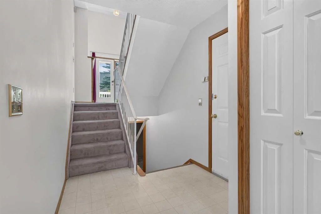 52 Glenbrook Villas SW, Calgary — photo 3 of 37