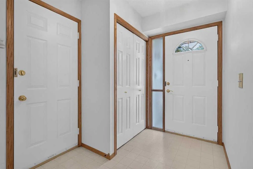 52 Glenbrook Villas SW, Calgary — photo 4 of 37