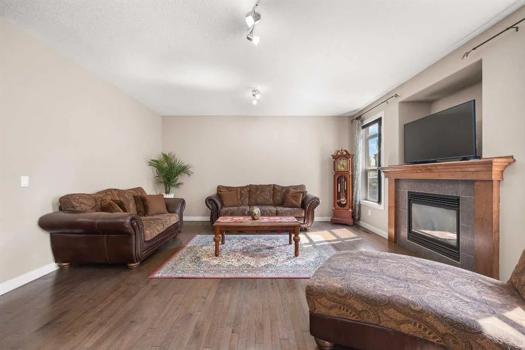 162 Sherwood Hill NW, Calgary — photo 4 of 46