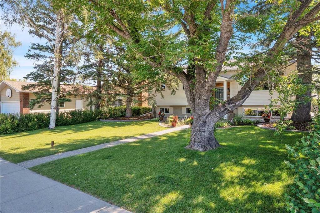 228 Nottingham Road NW, Calgary — photo 3 of 50