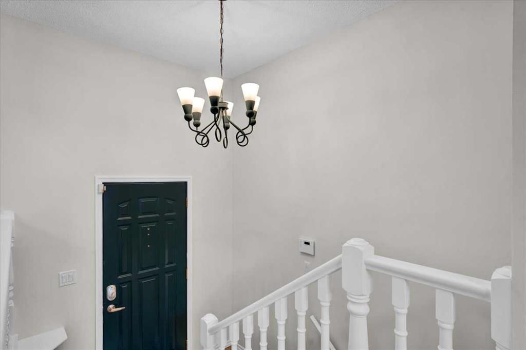 228 Nottingham Road NW, Calgary — photo 4 of 50