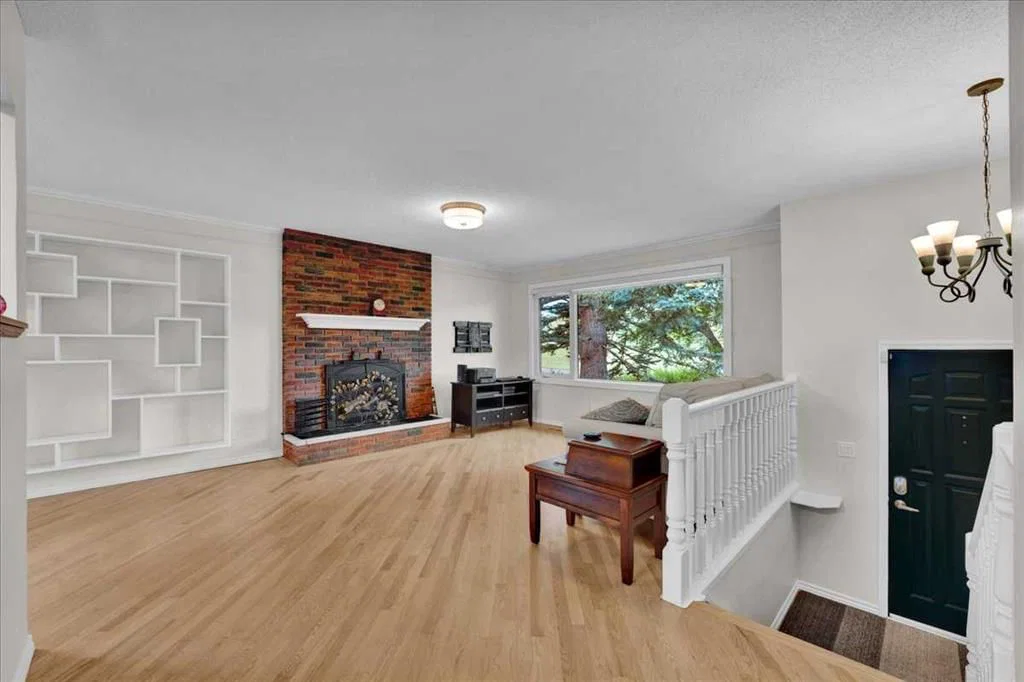 228 Nottingham Road NW, Calgary — photo 5 of 50