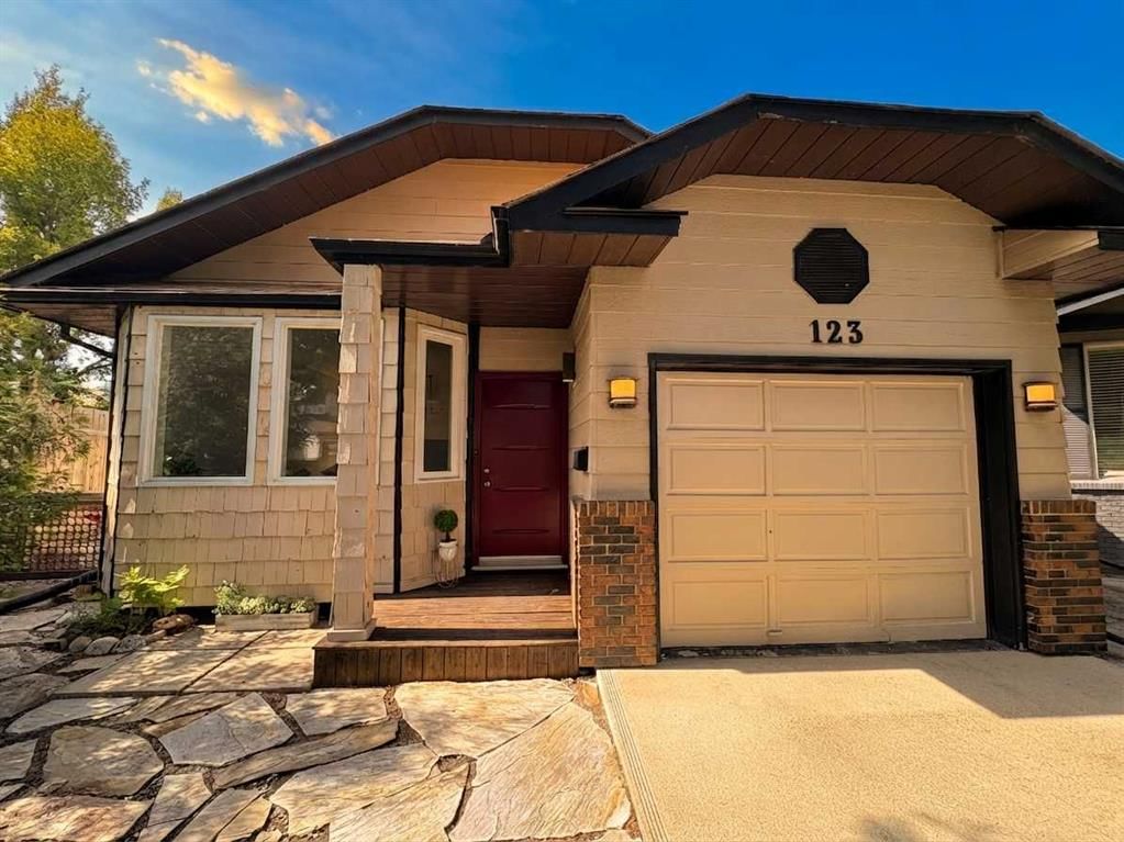 123 SUNMILLS Place SE, Calgary — main listing photo