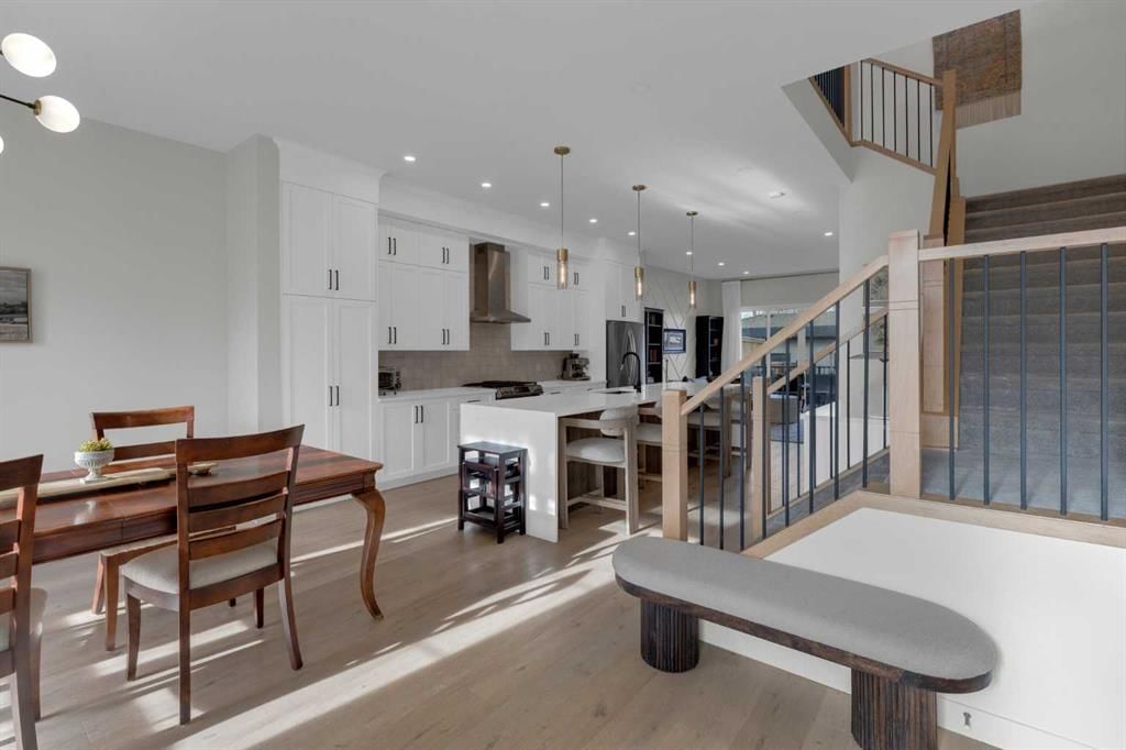 7712 36 Avenue NW, Calgary — photo 5 of 44
