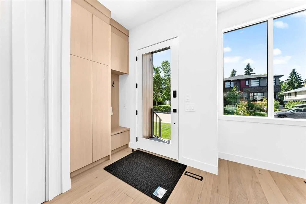 2218 35 Street SW, Calgary — photo 4 of 49