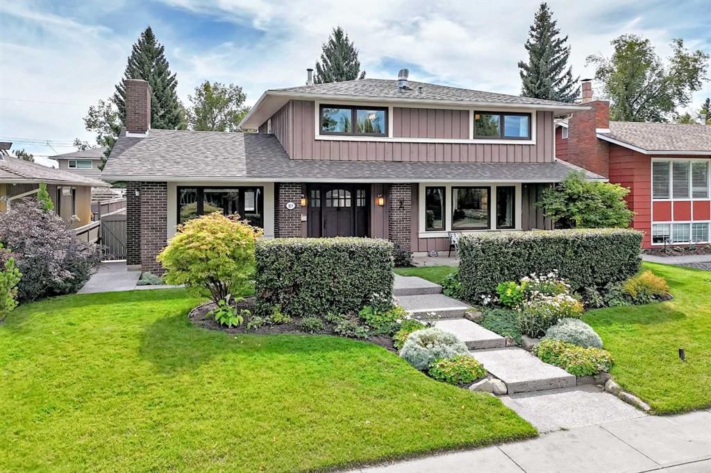 819 Parkwood Drive SE, Calgary — main listing photo
