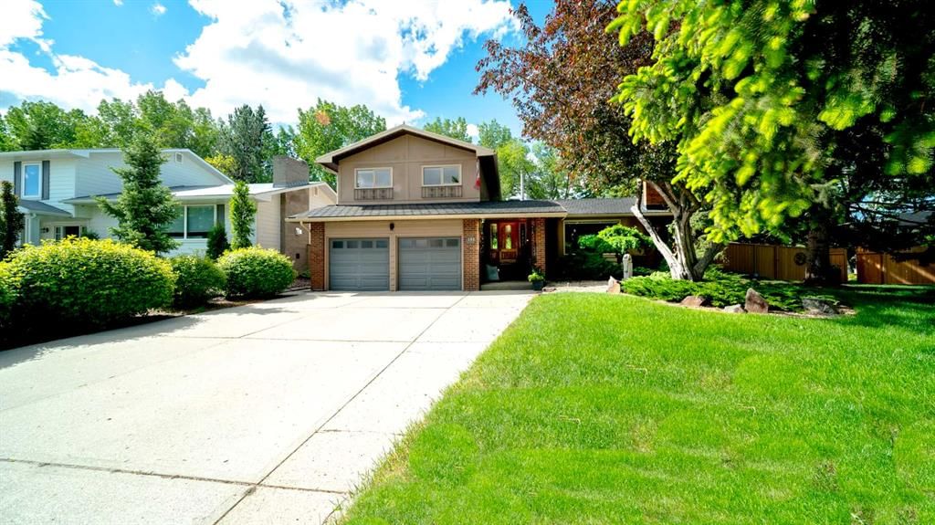 152 Mapleburn Drive SE, Calgary — main listing photo