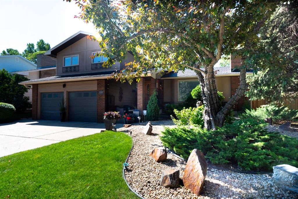 152 Mapleburn Drive SE, Calgary — photo 3 of 50
