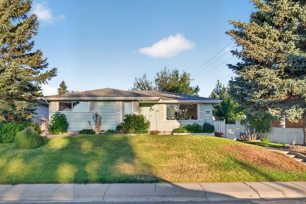 7035 Huntercrest Road NW, Calgary — main listing photo