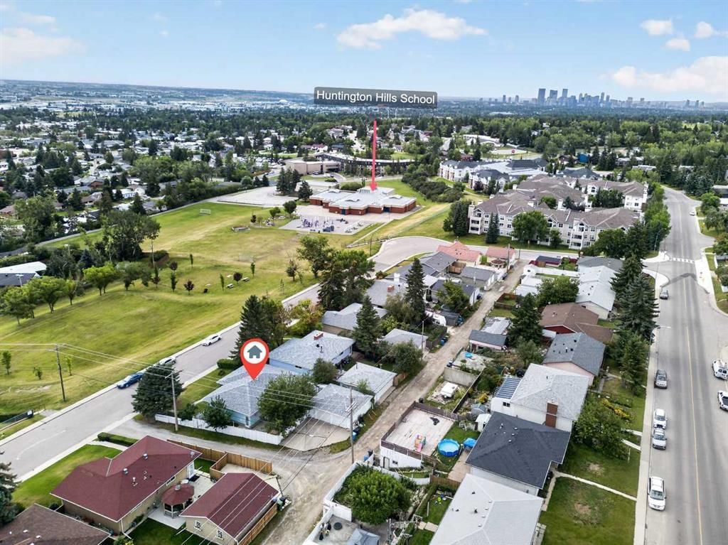 7035 Huntercrest Road NW, Calgary — photo 2 of 43