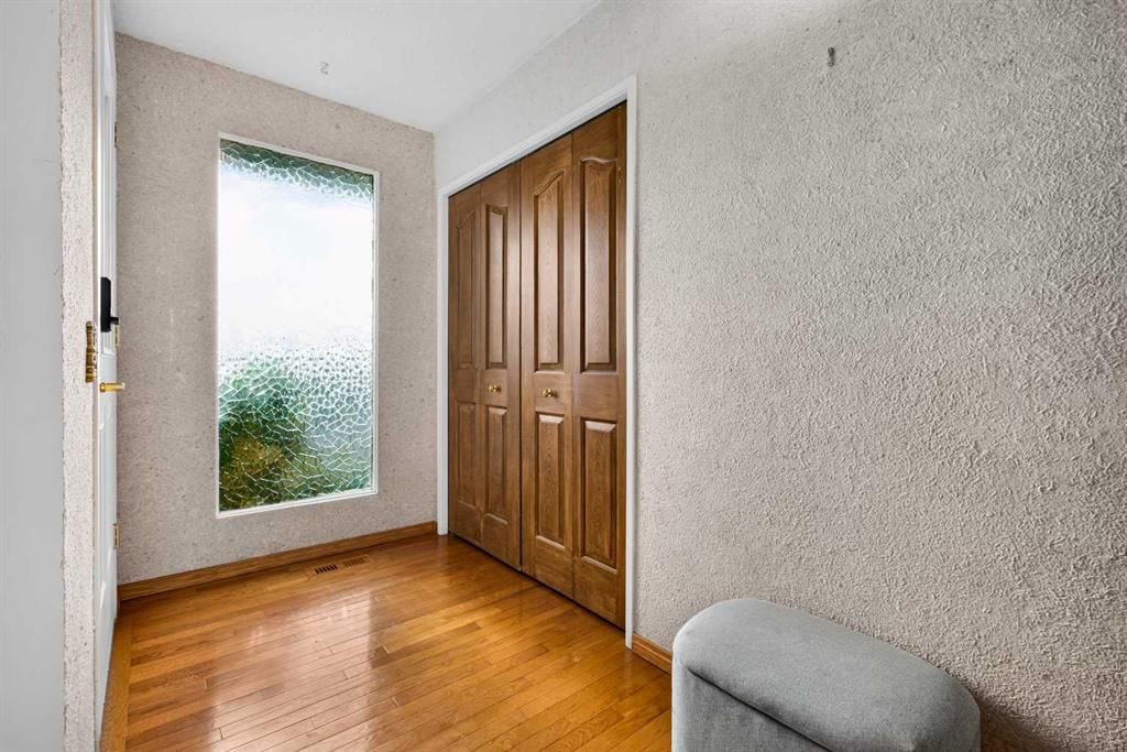 7035 Huntercrest Road NW, Calgary — photo 4 of 43