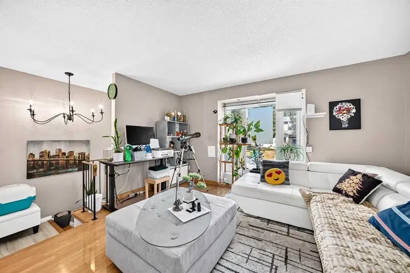 39 Aberdare Way NE, Calgary — photo 3 of 21