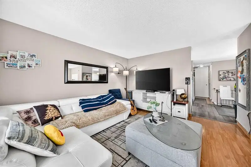 39 Aberdare Way NE, Calgary — photo 4 of 21
