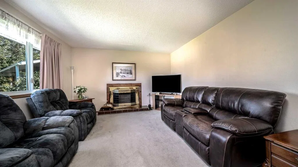 42 Harrow Place SW, Calgary — photo 3 of 39
