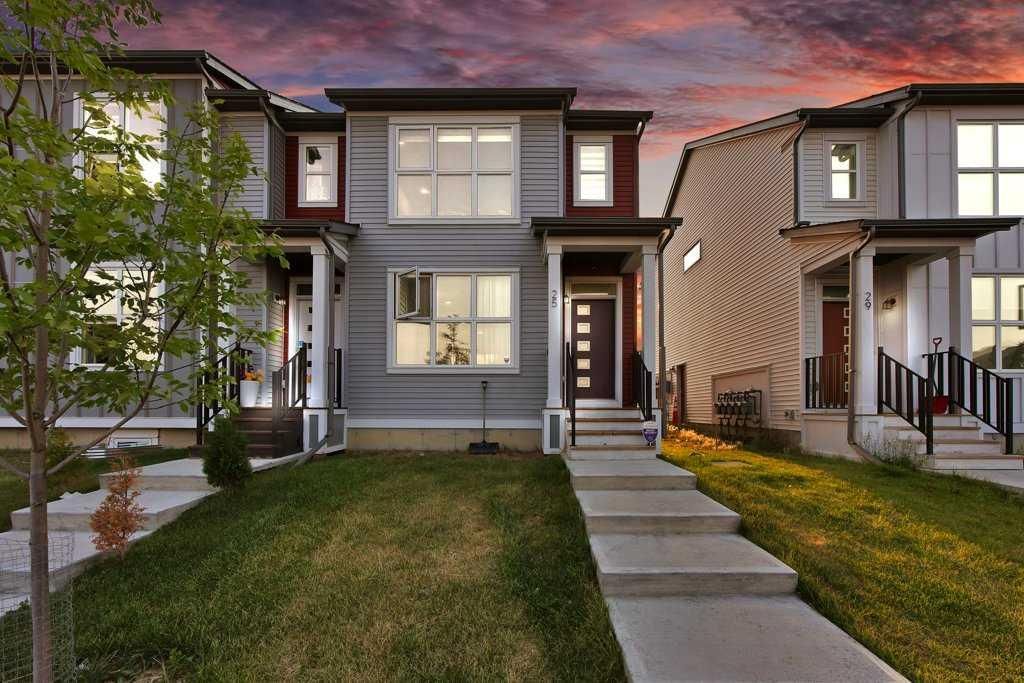 25 Savanna Manor NE, Calgary — photo 3 of 45