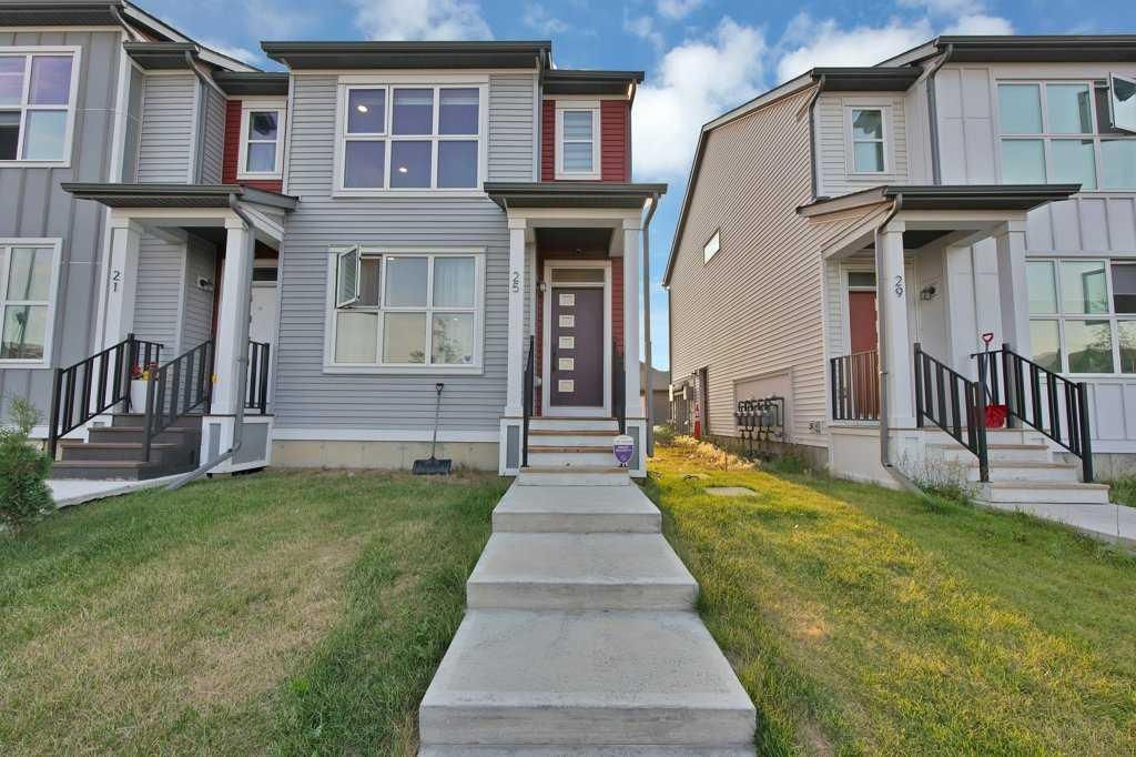25 Savanna Manor NE, Calgary — photo 5 of 45
