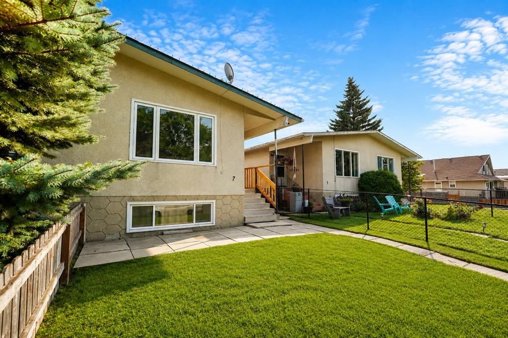 7 Dovercliffe Way SE, Calgary — photo 3 of 32