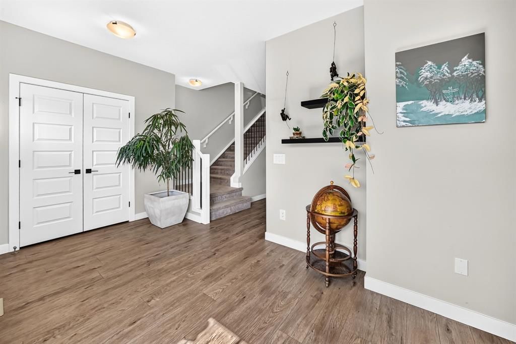 182 River Heights Drive, Cochrane — photo 5 of 42