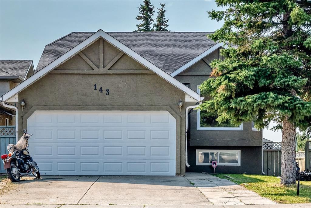 143 Applewood Drive SE, Calgary — photo 3 of 38