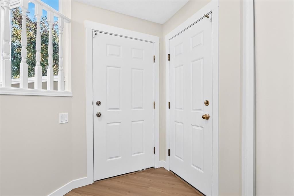 143 Applewood Drive SE, Calgary — photo 4 of 38
