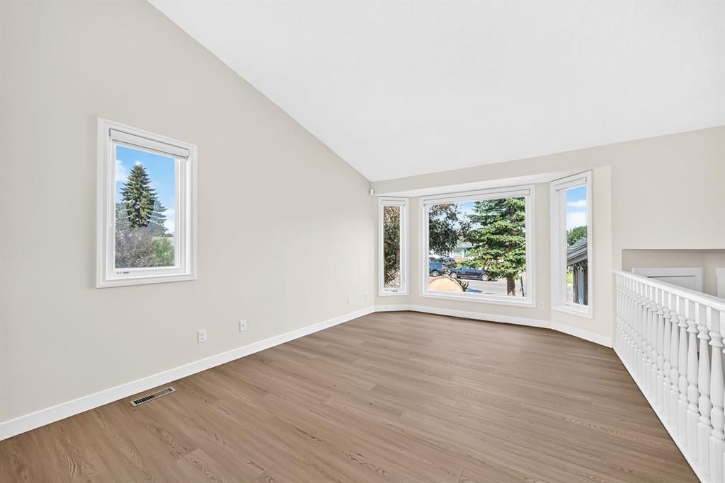 143 Applewood Drive SE, Calgary — photo 5 of 38