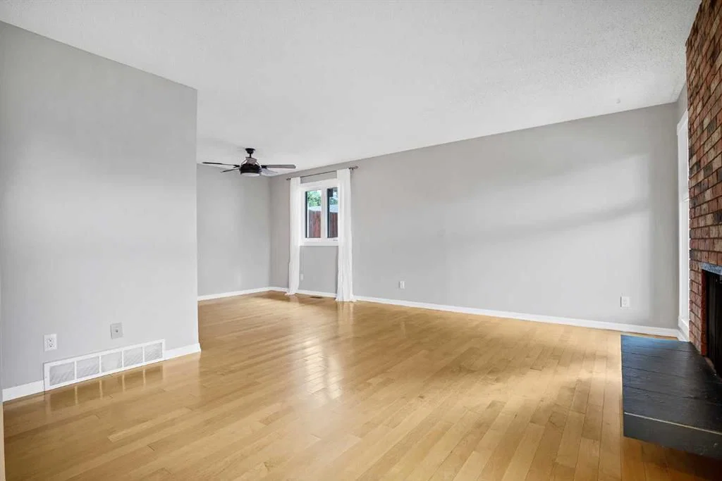 1307 56 Avenue NW, Calgary — photo 5 of 42