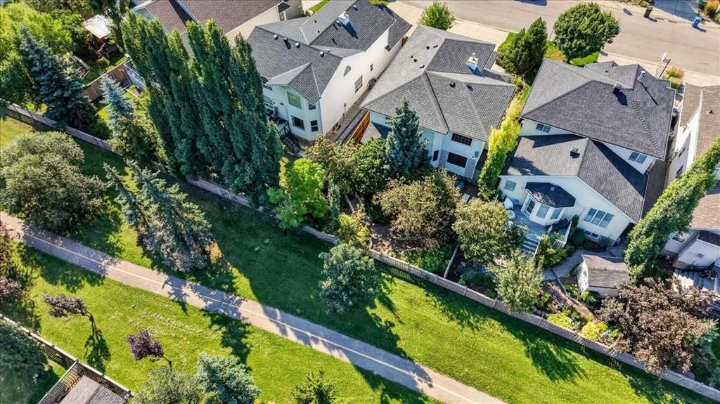 30 Sierra Nevada Way SW, Calgary — photo 2 of 37