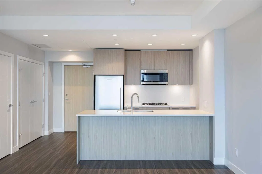 530 3 Street SE, Calgary — photo 2 of 26