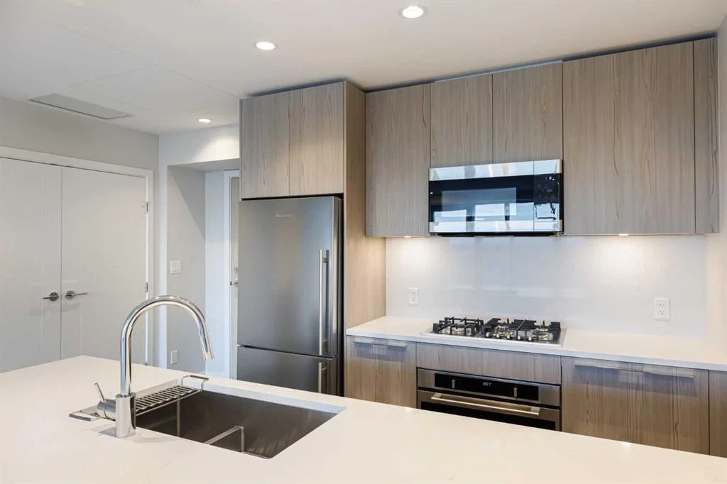 530 3 Street SE, Calgary — photo 3 of 26