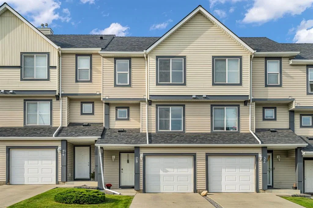 28 Everhollow Way SW, Calgary — main listing photo