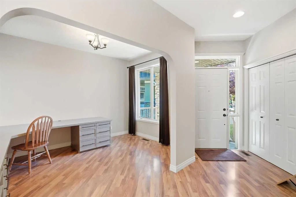 18 Panatella Terrace NW, Calgary — photo 2 of 49