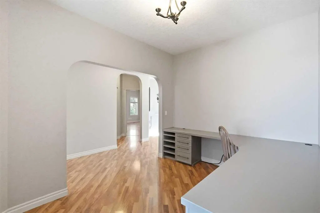 18 Panatella Terrace NW, Calgary — photo 3 of 49